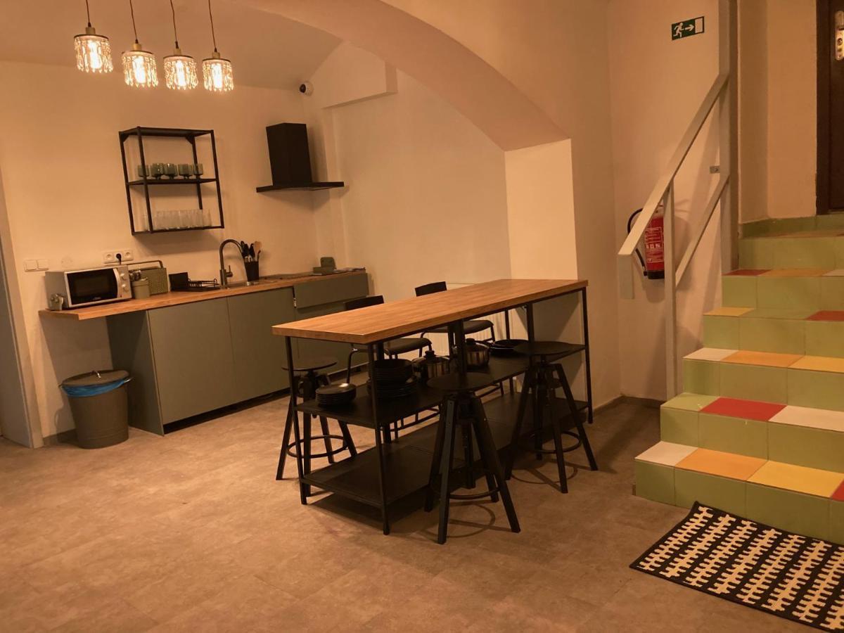 Capsule Hostel Erbenova Prague Extérieur photo