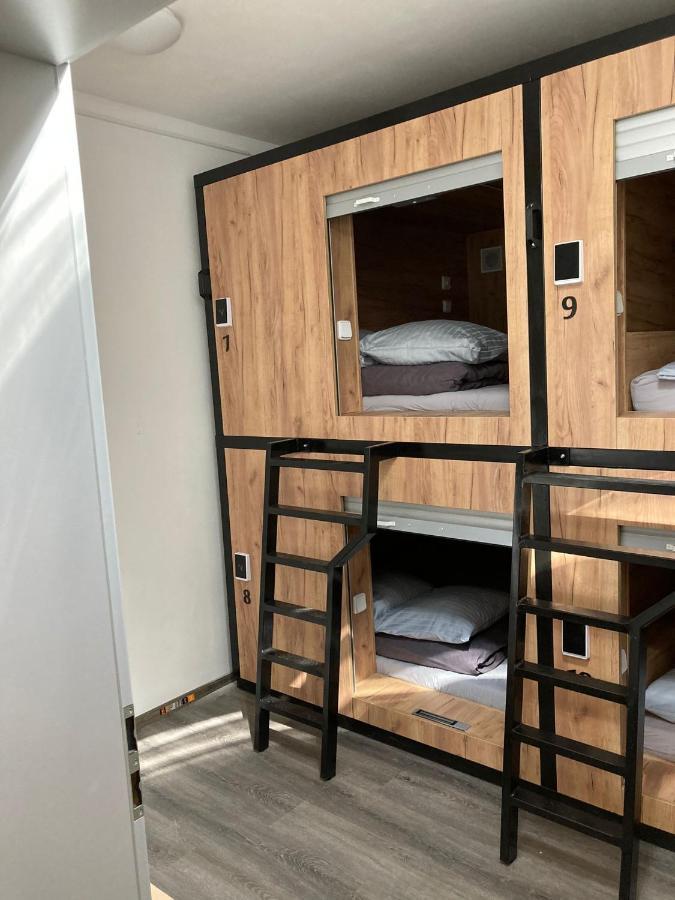 Capsule Hostel Erbenova Prague Extérieur photo