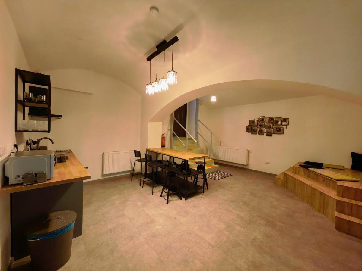 Capsule Hostel Erbenova Prague Extérieur photo