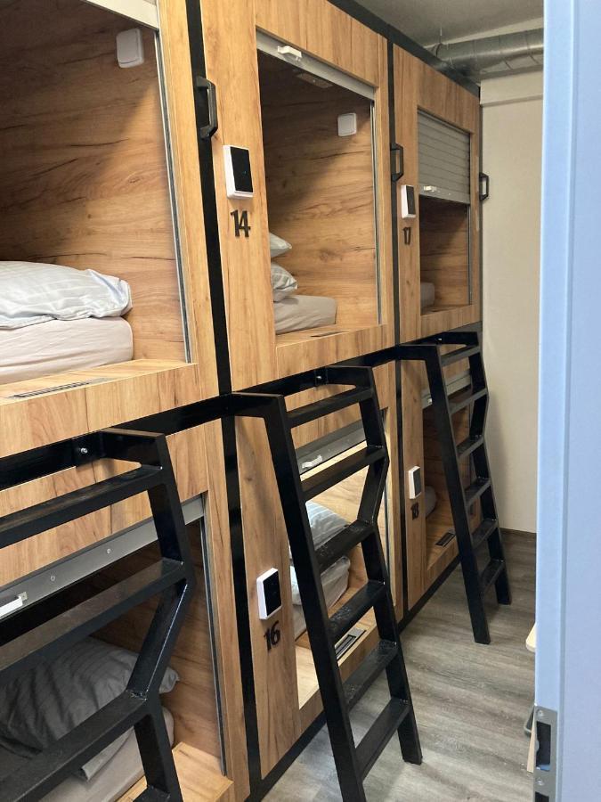Capsule Hostel Erbenova Prague Extérieur photo